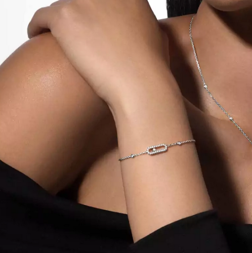 اسوارة بتصميم ميسيكا مزينة بالفصوص و فص واحد متحرك...