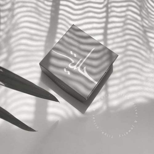 حلق موديل 004 متوفر باللونين ذهبي او فضي من الستان...