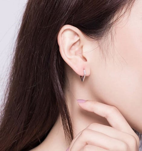 حلق مضلع من الفضة الاسترليني عيار 925 مزين بالكريس...