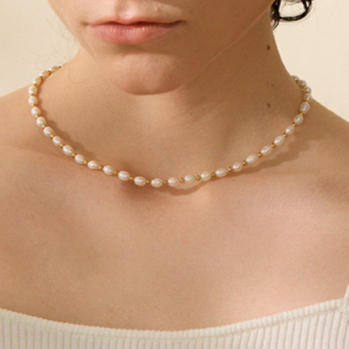 سلسلة بيرل ذهبية من الللؤلؤ الزراعي و الستانلس ستي...