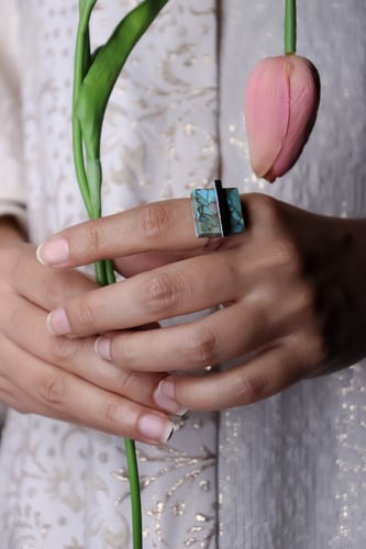 خاتم راقي من النحاس المطلي مزين بالفيروز