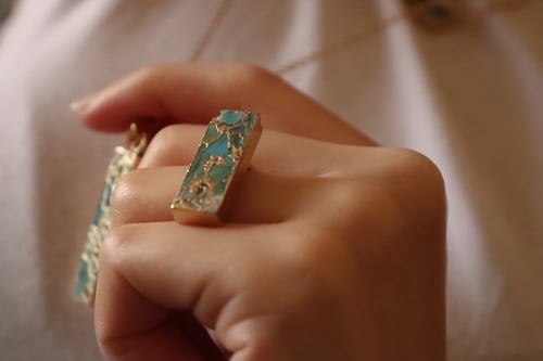 خاتم أنيق من النحاس المطلي بالذهب مزين بالفيروز ال...