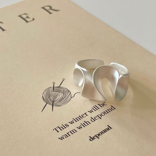 خاتم ساتن من الفضة الاسترليني عيار 925 بملمس حريري...