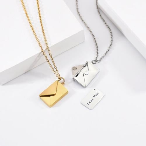 سلسلة "أحبك" بخط يدك مصنوعة خصيصًا لأجلها، من الست...