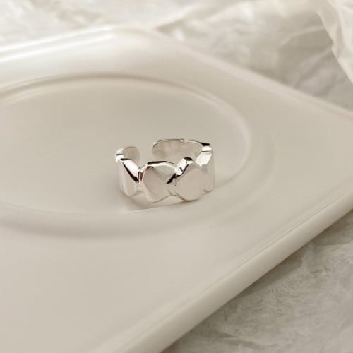 خاتم روك من الفضة الاسترليني عيار 925 يتميز بتصميم...