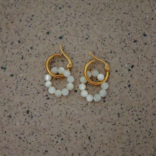 أقراط لارا الذهبية من الصدف الطبيعي و الستانلس ستي...