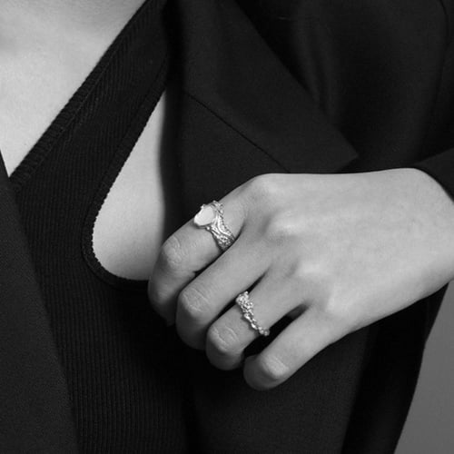 خاتم لورا من الفضة الاسترليني عيار 925 يتميز بتصمي...