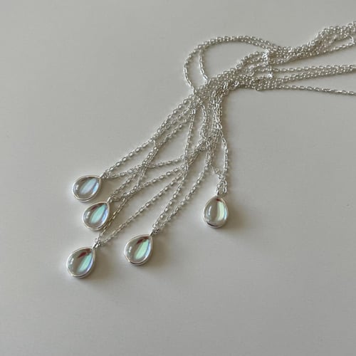 سلسلة الندى من الفضة الاسترليني عيار 925 مزينة بقط...