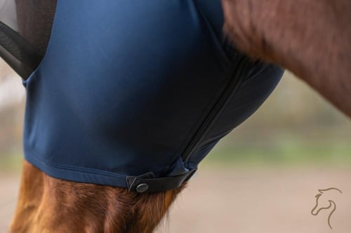 قناع ذباب مطاطي بالاذنين (وسط)