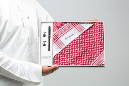 شماغ شبابي الأحمر