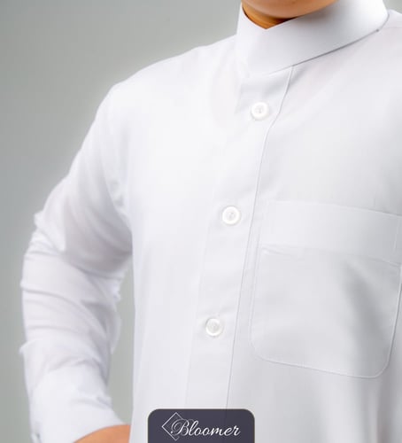 ثوب ولادي أبيض زرار