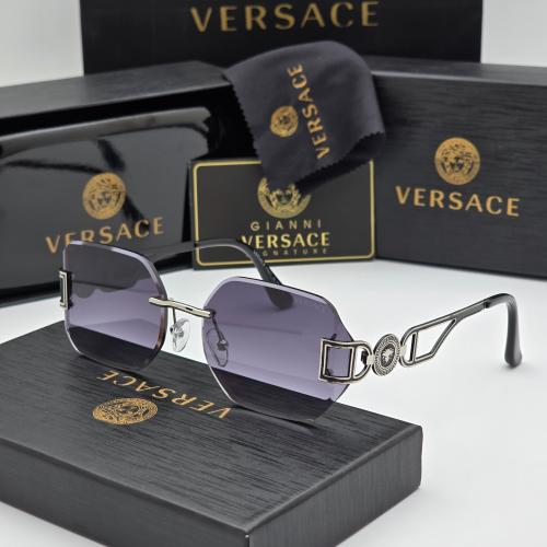 نظاره فرزاتشي Versace