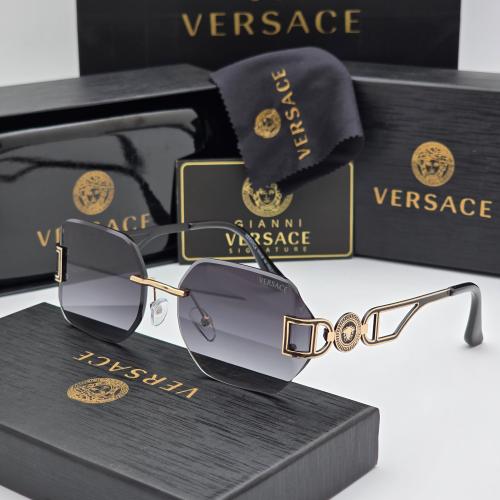 نظاره فرزاتشي Versace