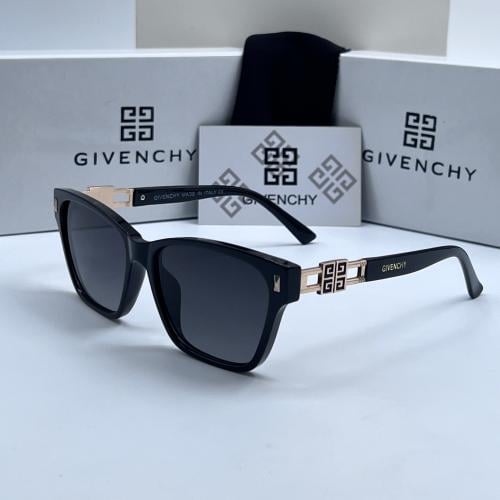 نظاره نسائية من جيفنشي