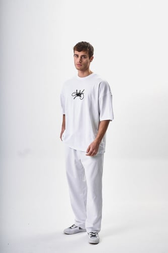 تيشيرت اوفر سايز BREEZY لون أبيض