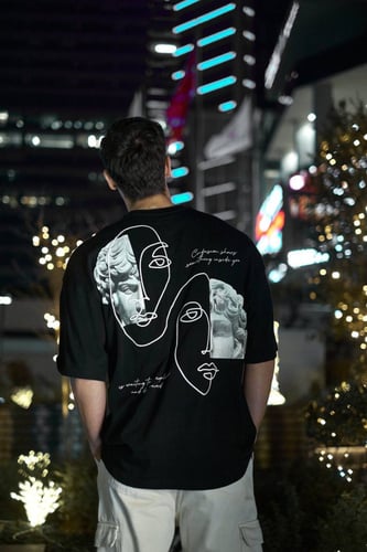 تيشيرت اوفر سايز BREEZY اللون الاسود