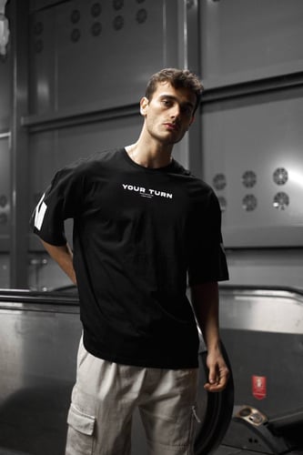 تيشيرت اوفر سايز BREEZY اللون الاسود