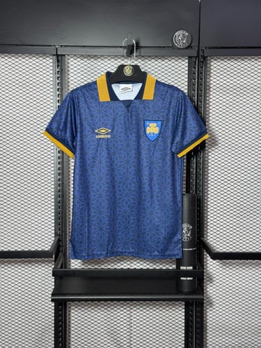 تيشيرت كلاسيكي امبرو – لمسة رياضية أنيقة بلون أزرق...