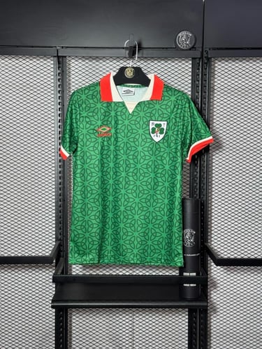 تيشيرت كلاسيكي امبرو – أخضر أنيق بياقة برتقالية