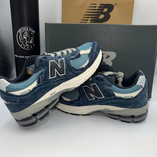 حذاء ماركة NEW BALANCE 2002RD كلاسيكي