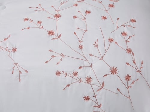 مفرش وايت مطرز أنيق - مايكروفايبر