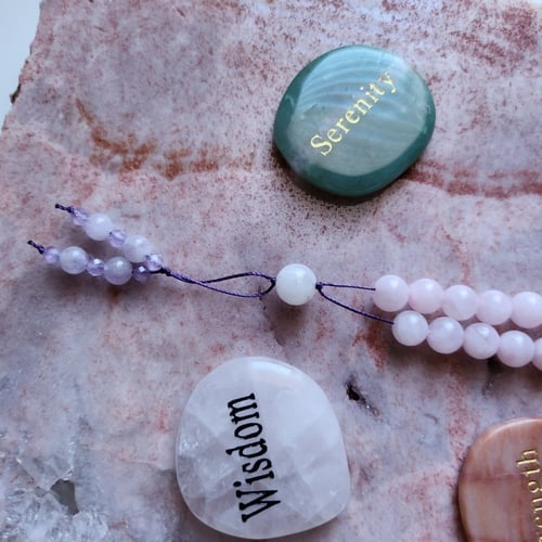 سبحة الحب من حجر الروز كوارتز Rose Quartz و الليبو...