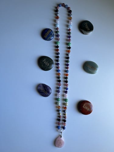 عقد حجر روز كوارتز الناعم المميز Rose Quartz