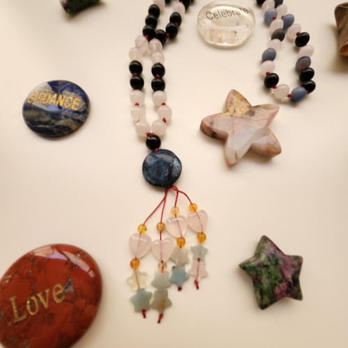 عقد نجم القلب Heart’s Star من حجر الأوبسيديّن الأس...