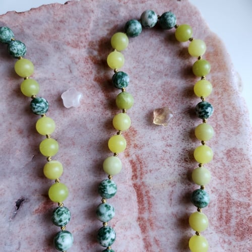 عقد المحبة من الجيد Lemon Jade ، و الجاسبر الأخضر...