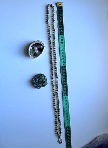 عقد حجر القارنِت الأخضر النادر Green Garnet