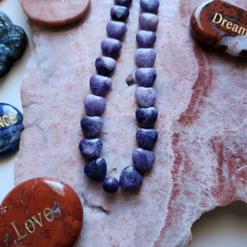 سبحة المحبة اللانهائية من حجر الليبدلايت Lepidolit...