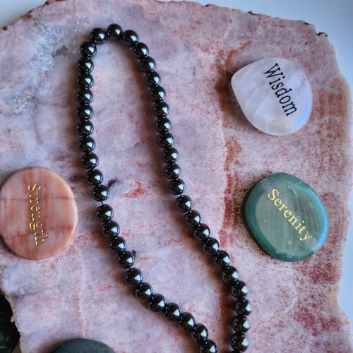 سبحة حجر الهيماتايت الفاخرة Hematiteو الكرنيلين ال...