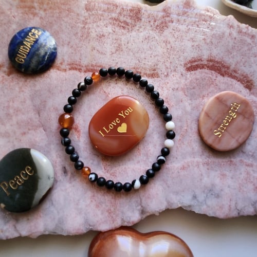 إسوارة الجمال والبهاء من حجر الجاسبر الأسود المنقط...