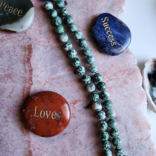 سبحة حجر الجاسبر الأخضر المنقط بالأبيض Green Spot...