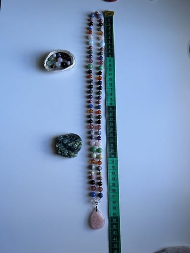 عقد حجر روز كوارتز الناعم المميز Rose Quartz