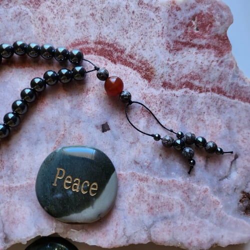 سبحة حجر الهيماتايت الفاخرة Hematiteو الكرنيلين ال...