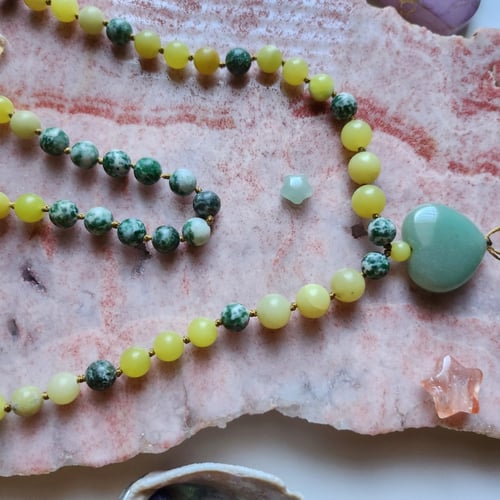 عقد المحبة من الجيد Lemon Jade ، و الجاسبر الأخضر...