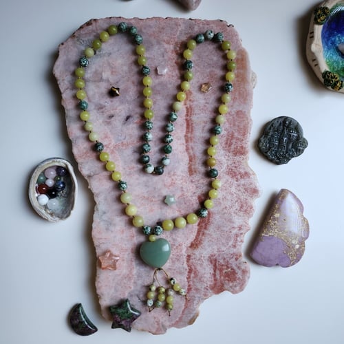 عقد المحبة من الجيد Lemon Jade ، و الجاسبر الأخضر...