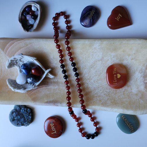 عقد حجر كرنيلين أحمر Carnelian و الأقيت الأسود Bla...