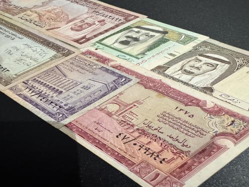 جميع إصدارات الريال السعودي الورقي من عام (1375هـ/...