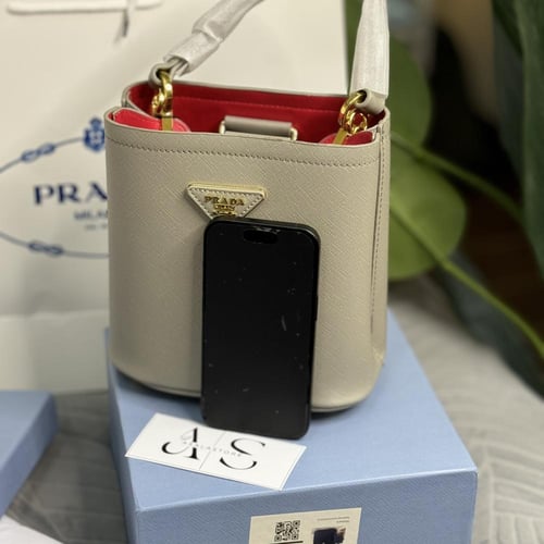 شنطه برادا نسائي