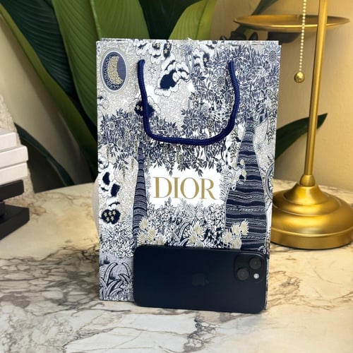 حامل بطايق ديور