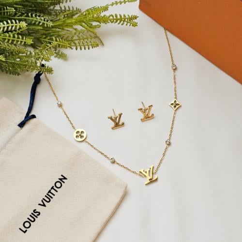 طقم سلسال مع حلق لويس فيتون