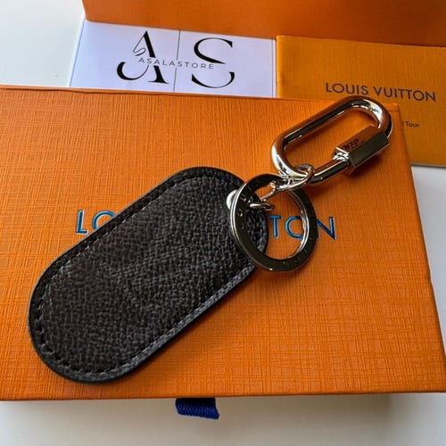 ميداليه لويس فيتون جلد