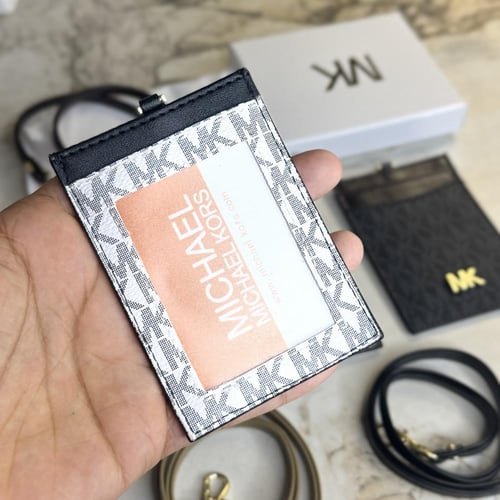 حامل بطايق مايكل كورس