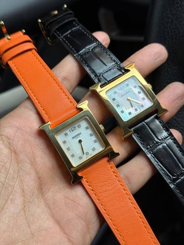 ساعات هرمز جلد ذهبي