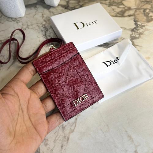 حامل بطايق ديور