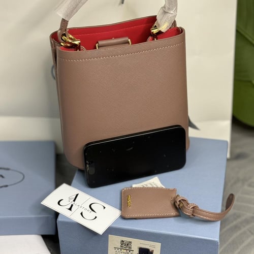 شنطه برادا نسائي