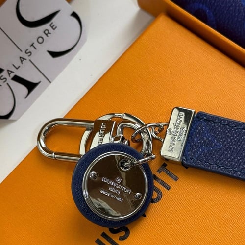 محفضه وميداليه لويس فيتون