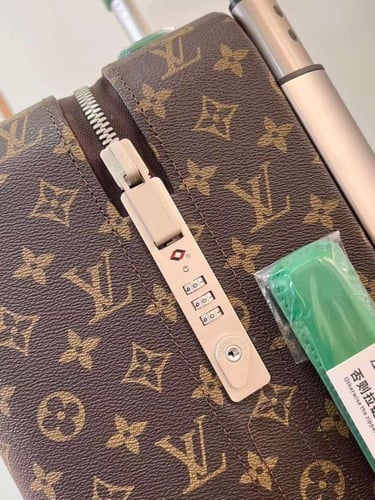 شنطه سفر لويس بني علا اخضر